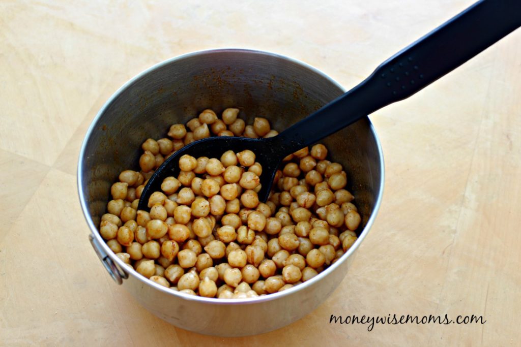 Roasted Spiced Chickpeas | A simple, gluten-free recipe that makes a great healthy snack filled with protein, fiber and flavor