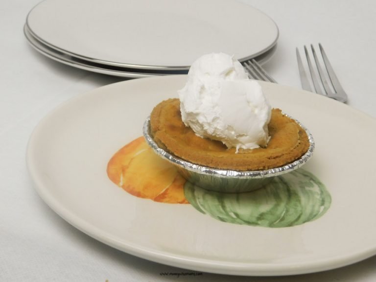 Featured image showing the finished gluten free pumpkin cheesecake ready to eat.