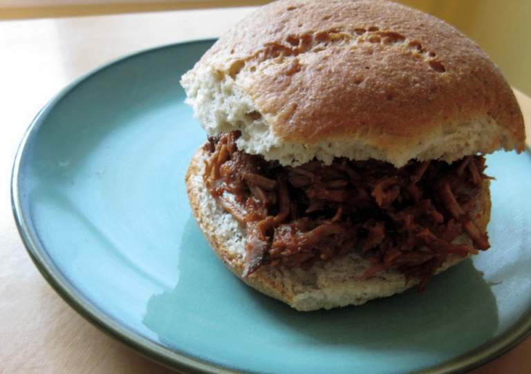 Slow Cooker Pulled Pork Sandwiches