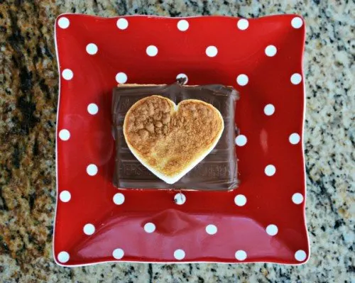 Valentine Smores from Mrs Happy Homemaker | Valentine Sweets