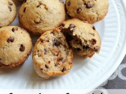 Chocolate Chip Wheat Mini Muffins - healthy treats for school lunchboxes