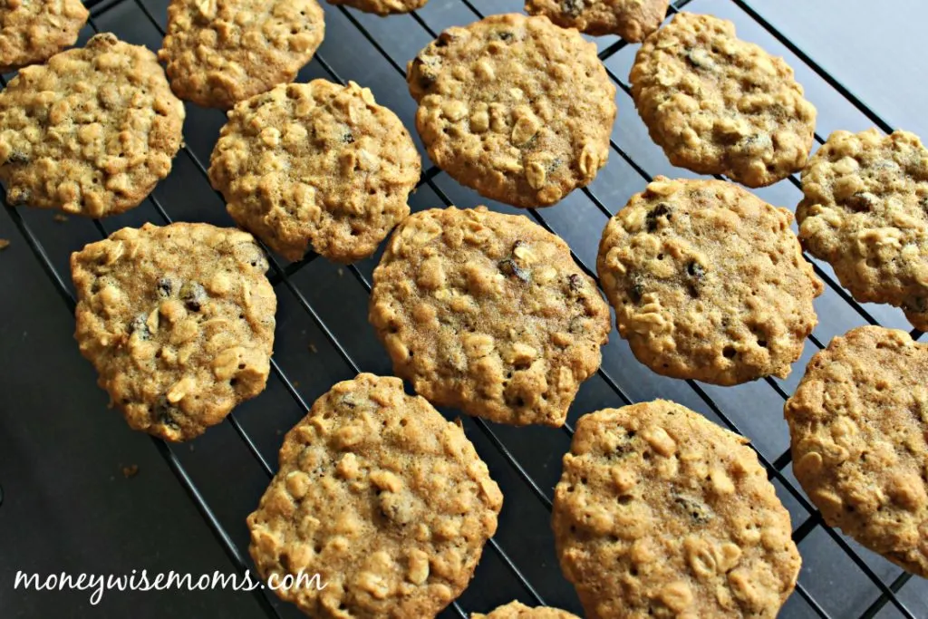 The most amazing chewy and spicy oatmeal cookies recipe