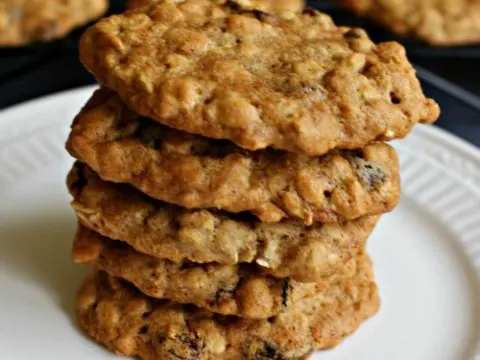 The most amazing chewy and spicy oatmeal cookies recipe