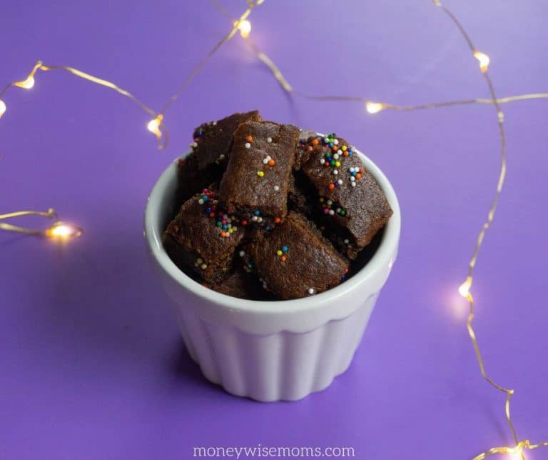 These bite sized gingerbread cookies are perfect for holiday snacking. They're easy, quick, and perfectly adorable for your holiday cookie plates.