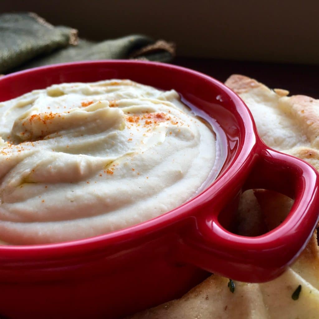 An easy white bean dip recipe that you can make quickly and easily for parties, family gatherings, and more! 