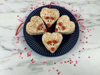 Featured image showing the finished mice krispie treats for valentine's day!