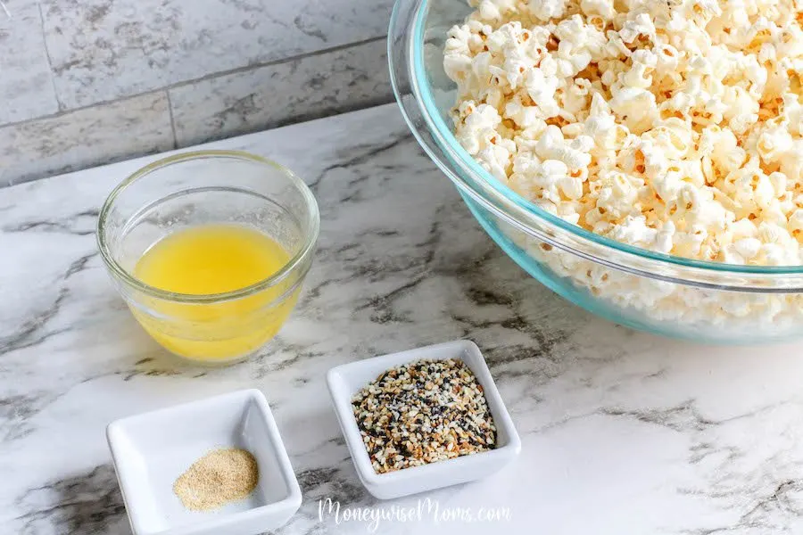 Another image showing the finished recipe for this delicious and easy everything bagel seasoning popcorn. 