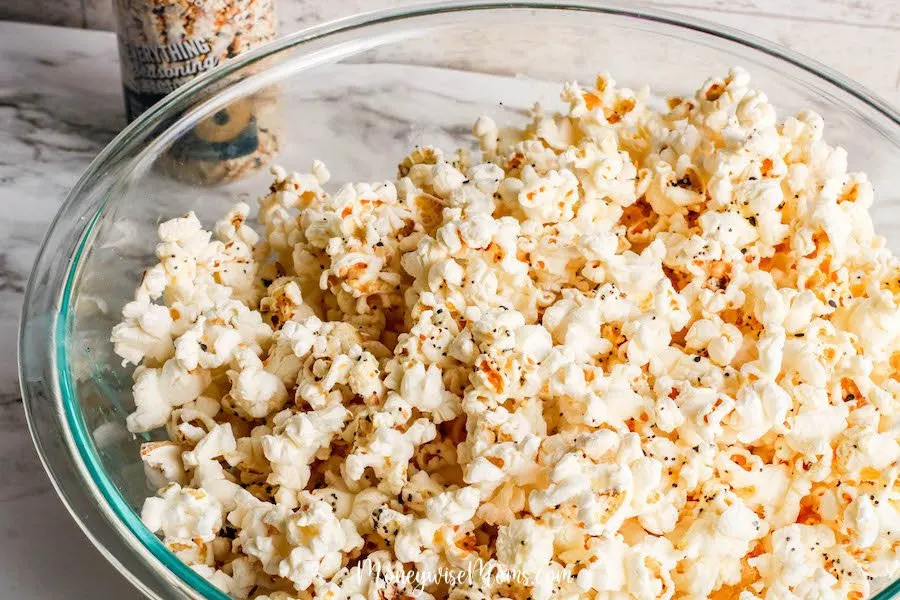Everything bagel seasoning popcorn from MoneywiseMoms - savory popcorn recipe