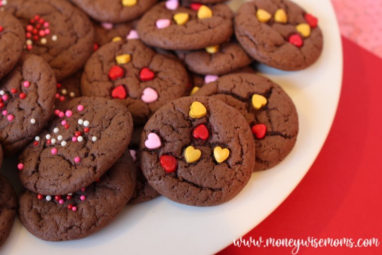 Finished valentine cake mix cookies ready to eat or share.
