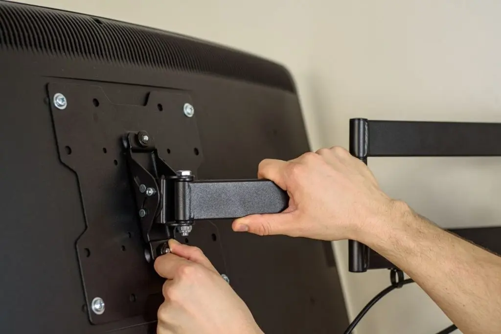 Hands on TV mount - Hello Tech review