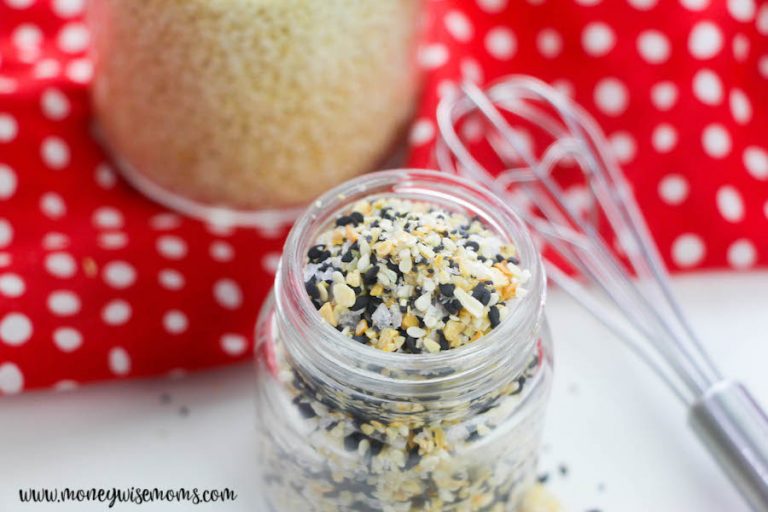 Featured image showing the finished everything bagel seasoning recipe ready to eat.
