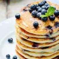 featured image showing easy blueberry recipes for pancakes.