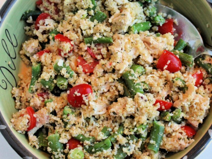 Featured image showing the finished garden quinoa salad with chicken ready to eat.
