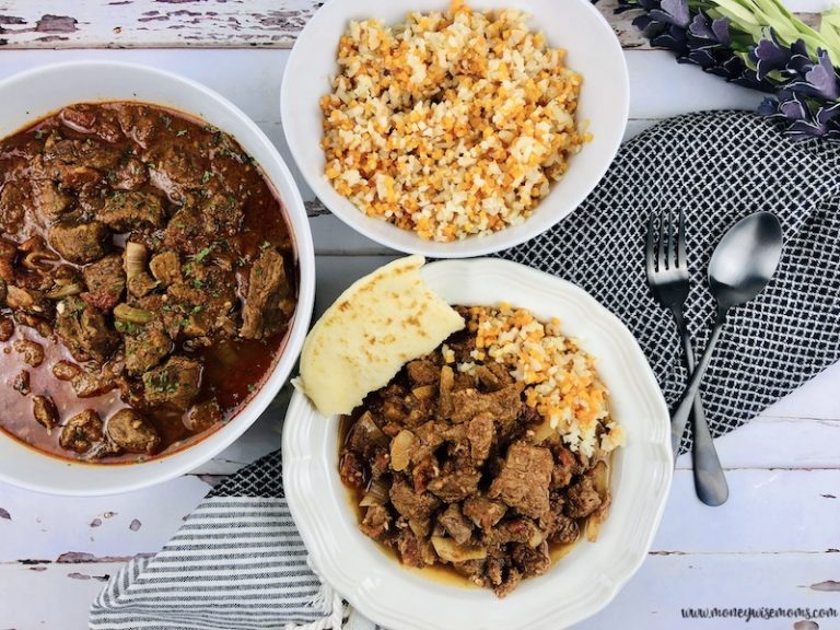 Featured image showing the finished slow cooker beef cubes ready to eat.