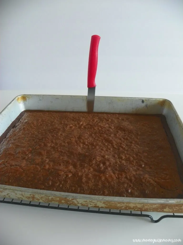 knife going around edge of brownie pan.