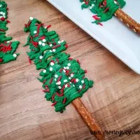 Featured image showing the finished christmas tree pretzels ready to eat