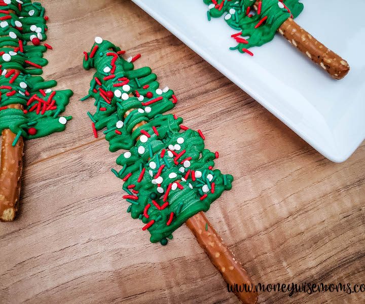 Featured image showing the finished christmas tree pretzels ready to eat