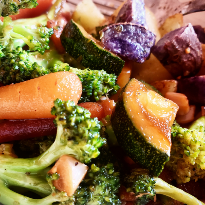 Featured image size showing the finished veggie side dish.