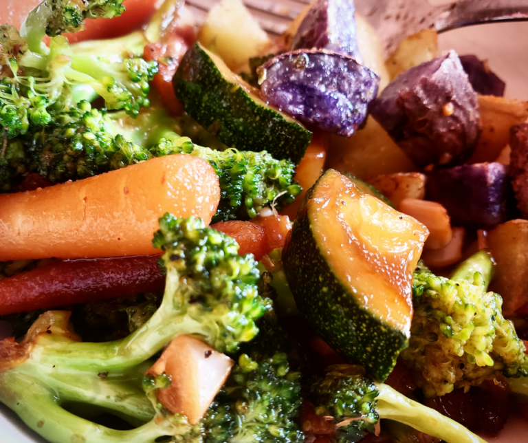 Featured image size showing the finished veggie side dish.