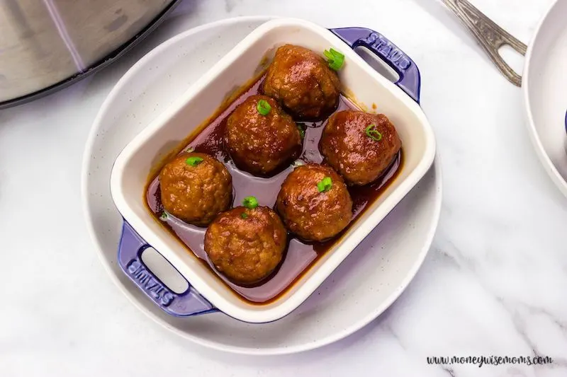 featured image showing the finished slow cooker meatball appetizer recipe