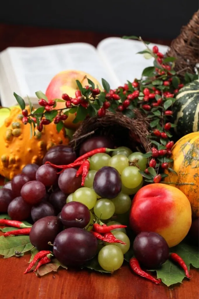 Thanksgiving cornucopia filled with fruits and gourds