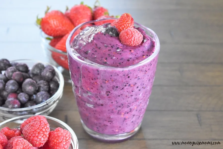 featured image showing the finished non dairy smoothie recipe ready to enjoy.