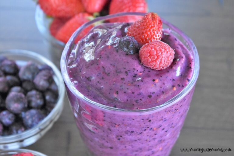 featured image showing finished non dairy berry smoothie.