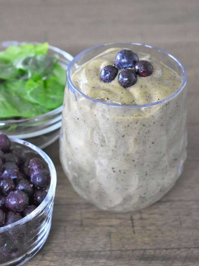 Tropical Green Smoothies with Almond Milk Story