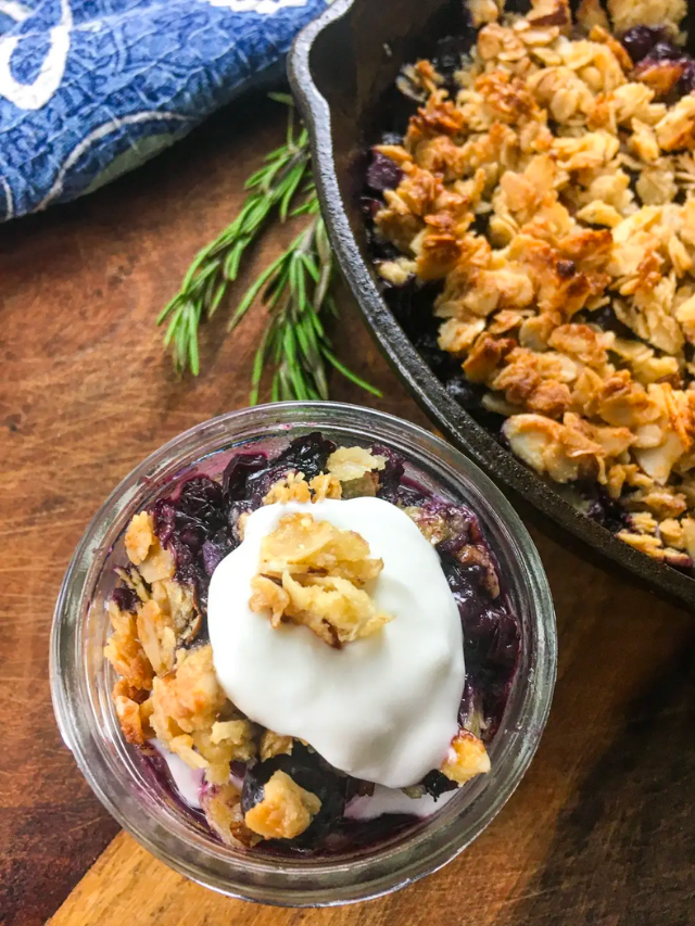 Make This Deliciously Easy Blueberry Crisp Story