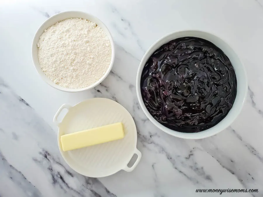 ingredients for blueberry dump cake with yellow cake mix