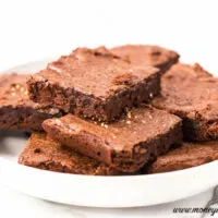 featured image showing finished plate of homemade recipe for brownies