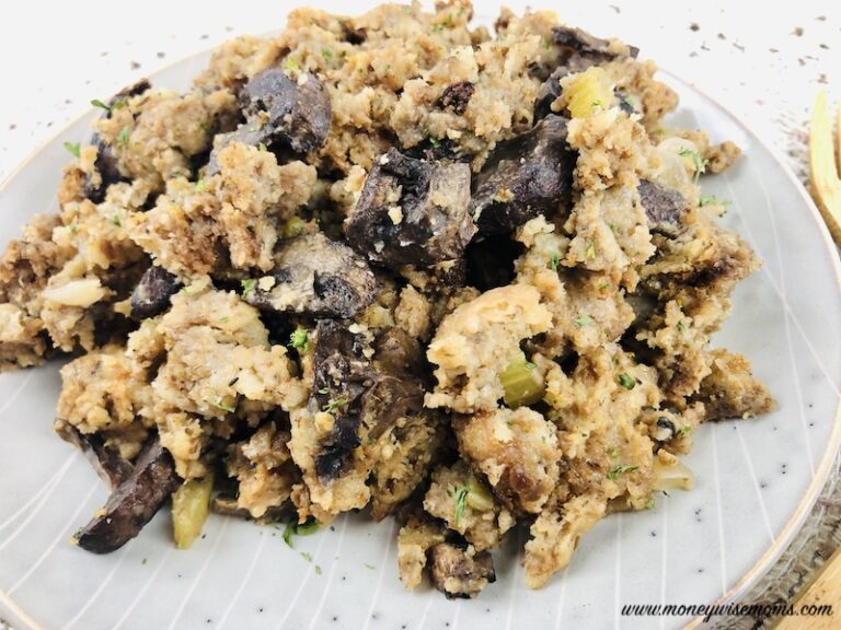 featured image showing the finished recipe for crock pot stuffing.