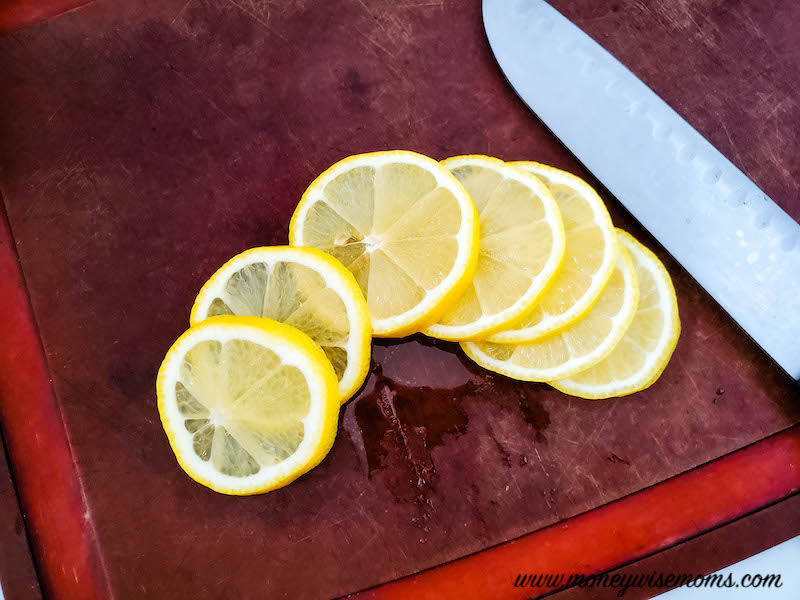 sliced lemons. 