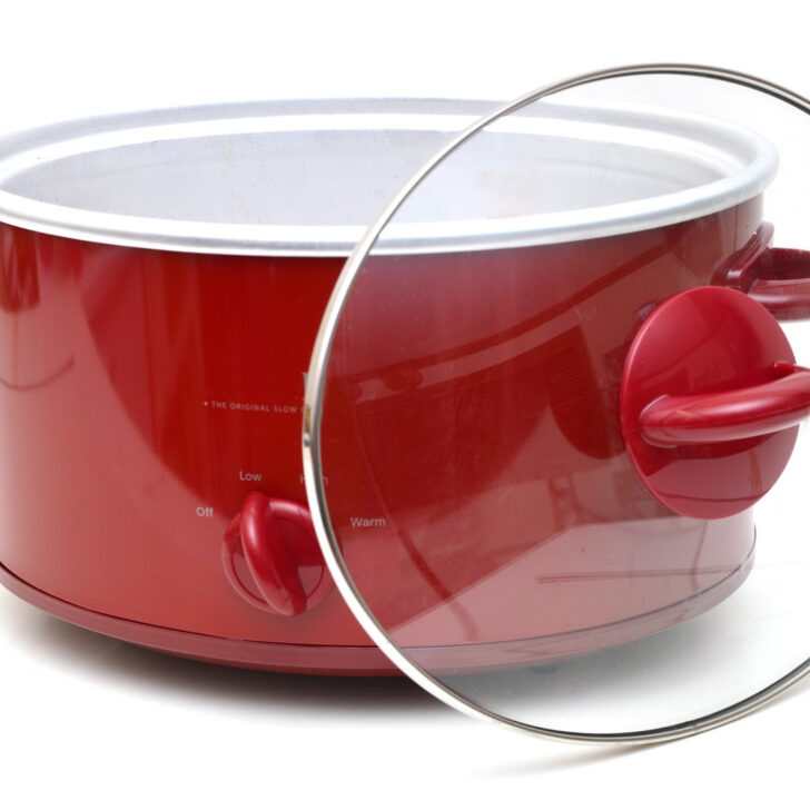 red slow cooker with lid