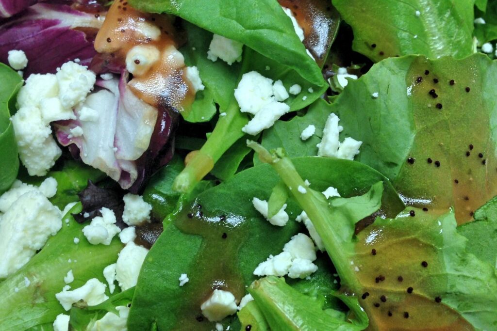 spinach salad with feta and poppy seed dressing